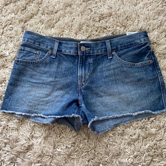 Levi’s shorts - Picture 1 of 3
